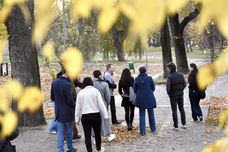 Sétálj a dokiddal: „kívánatos irány, amerre haladni kell”