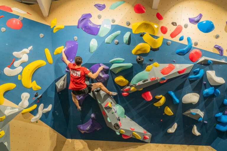 Autószervizből mászóterem Székesfehérváron