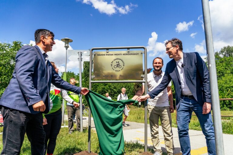 Táblaavatóval ünnepelték az Év Kerékpárútja 2026 budapesti győztesét