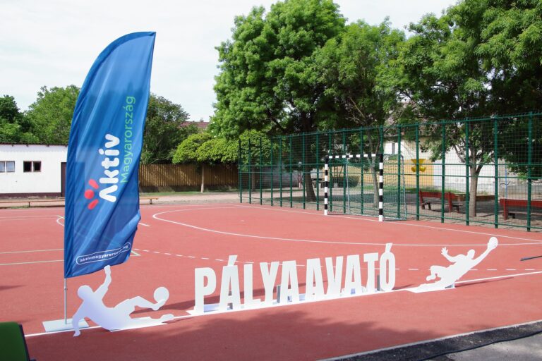 Több mint negyven iskola megújult sportpályával kezdte a tanévet